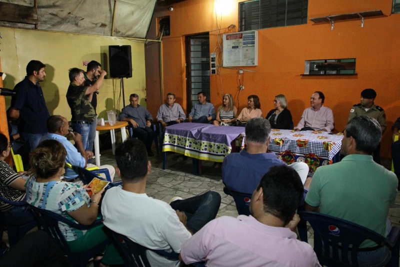 Moradores do bairro Jaraguá participam de reunião com representantes municipais 3