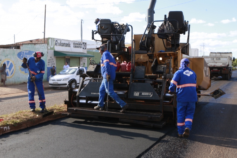 Recuperação asfáltica continua melhorando ruas e avenidas da cidade 1