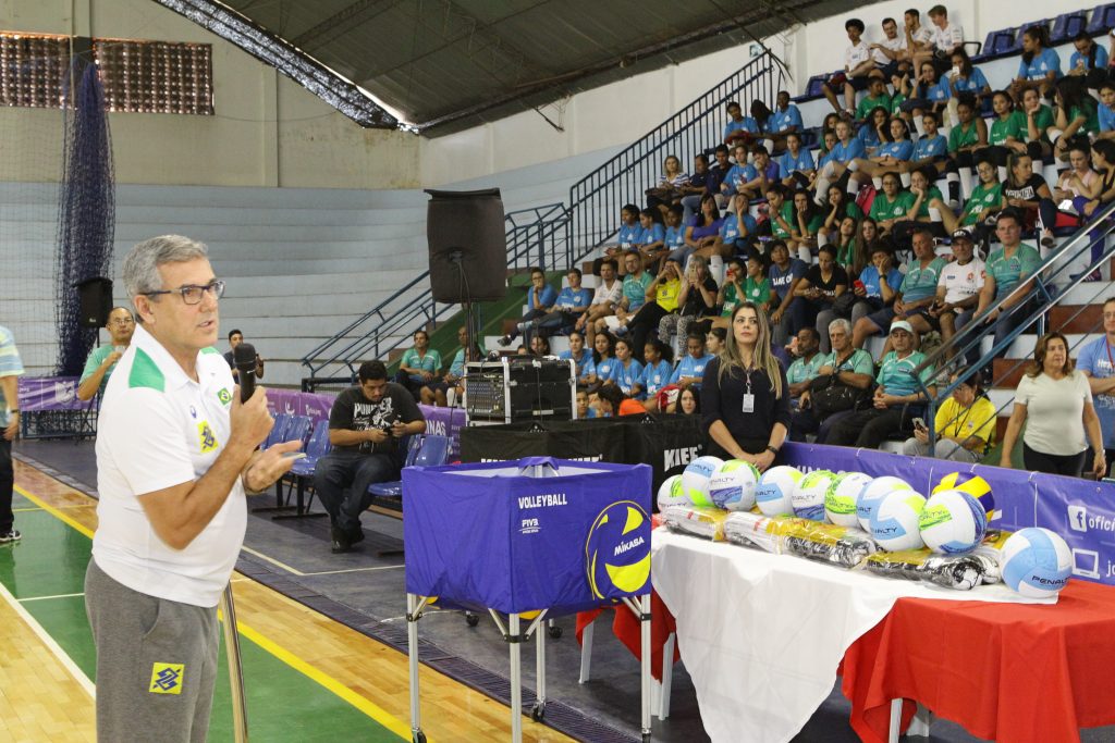 Comissão técnica da Seleção Brasileira de Vôlei ministra palestra no UTC 1