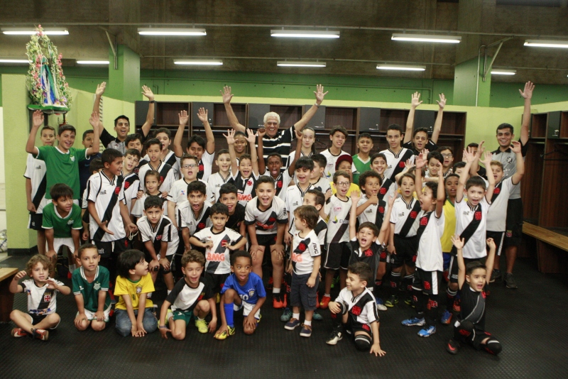 Alunos de escolinhas fazem visita guiada ao Estádio Parque do Sabiá 3