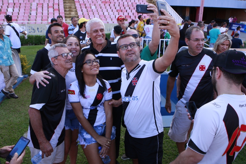 Alunos de escolinhas fazem visita guiada ao Estádio Parque do Sabiá 1