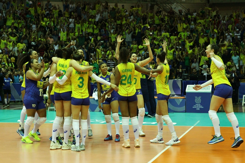 No vôlei feminino, Brasil vence República Dominicana no tie break