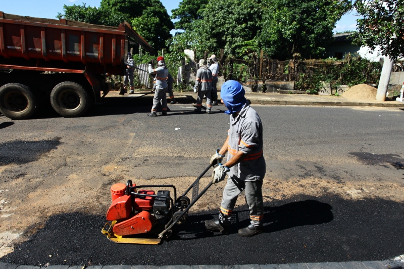 Secretaria de Obras segue com Operação Tapa-Buraco em diversos bairros 2