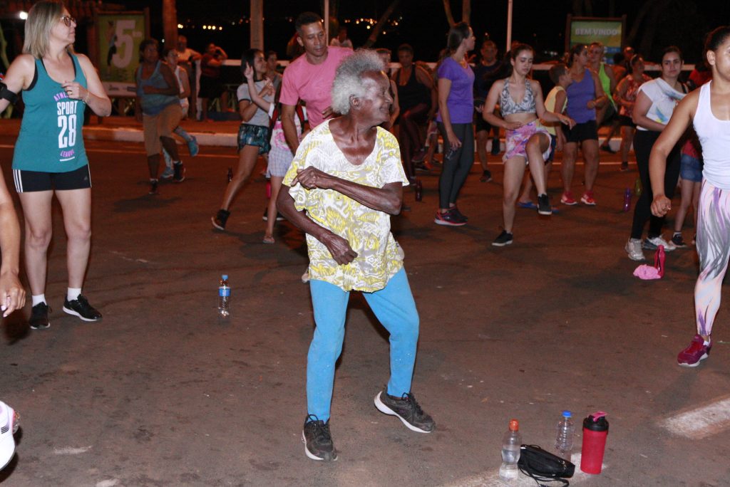 Aula de Mix Dance agita as noites no Parque do Sabiá 2