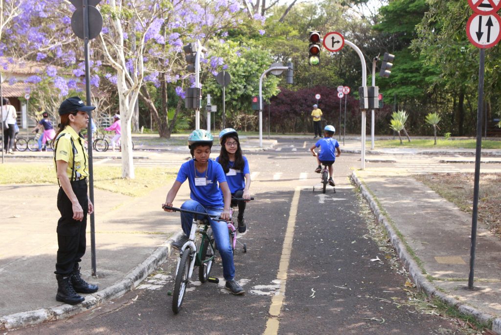Crianças aprendem noções de comportamento seguro na Transitolândia 1