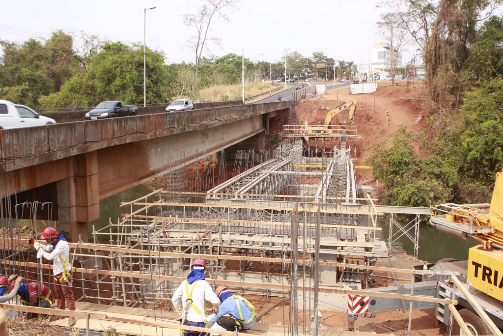 Importante etapa da construção da ponte Cícero Naves de Ávila é finalizada 1