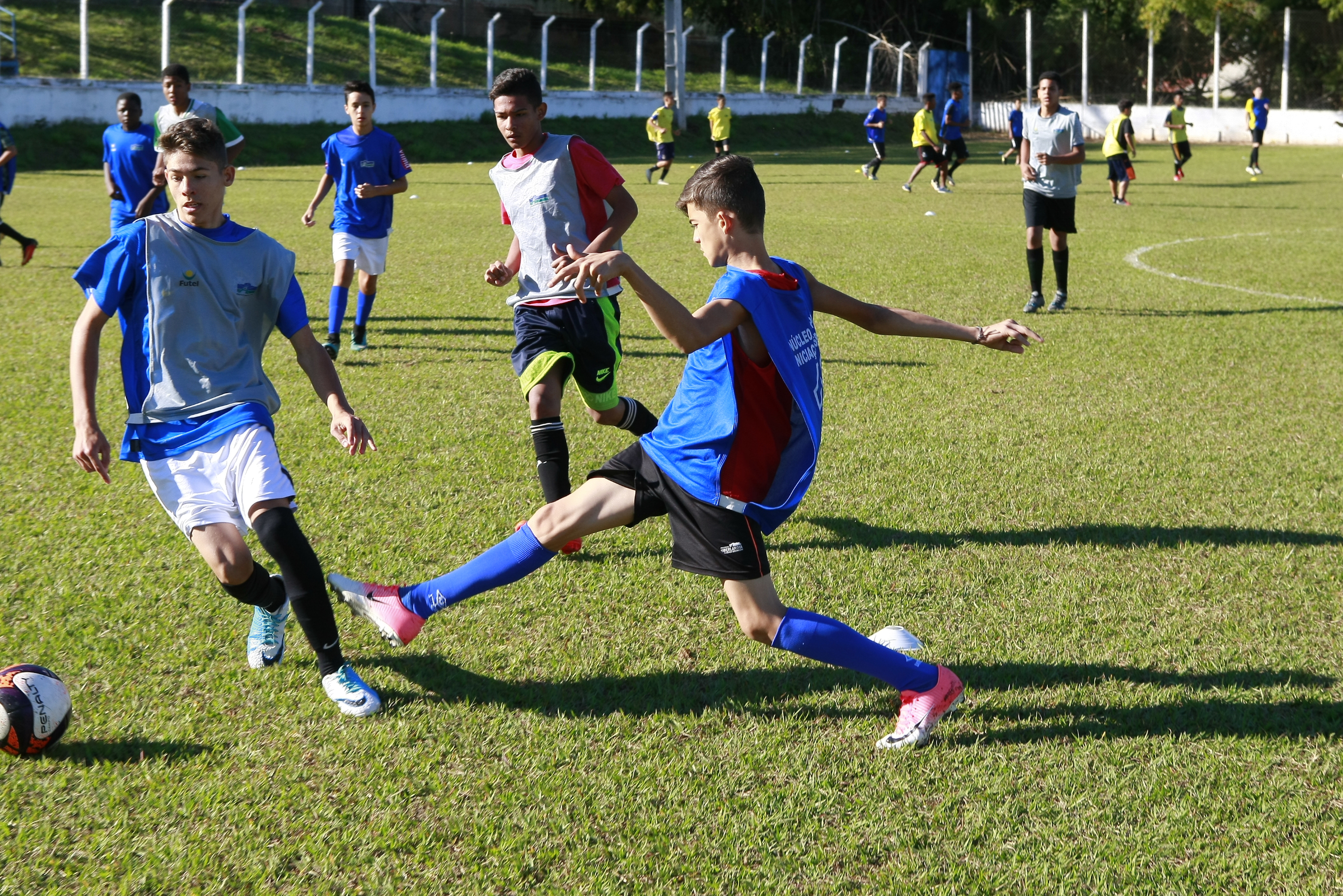 Quais as diferenças entre futsal e futebol de campo?