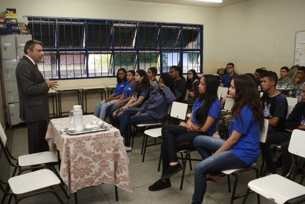Escola Municipal Josiany França recebe projeto Justiça na Escola 2