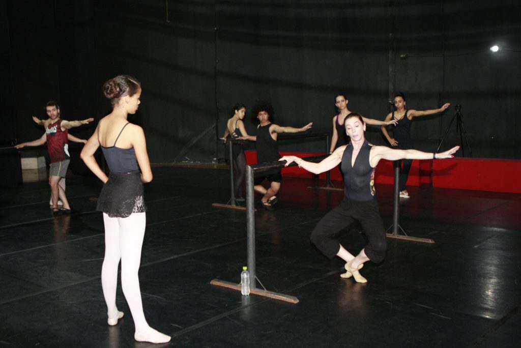 Teatro Municipal sedia oficina gratuita com Cia. Balé Guaíra de Curitiba 1