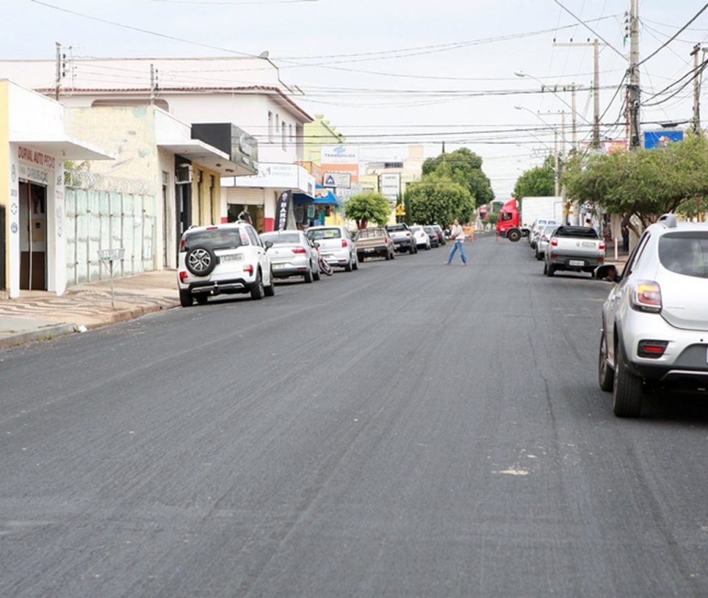 Trabalho de recapeamento asfáltico continua melhorando ruas e avenidas da cidade 1