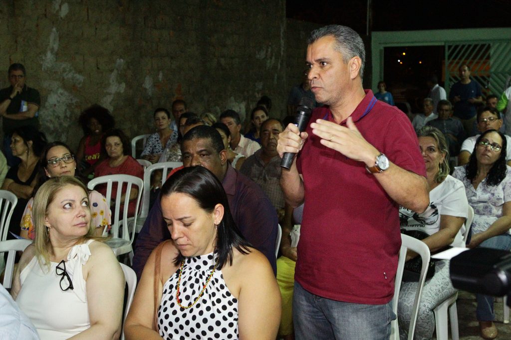 Prefeitura promove reunião comunitária com moradores do Daniel Fonseca 1
