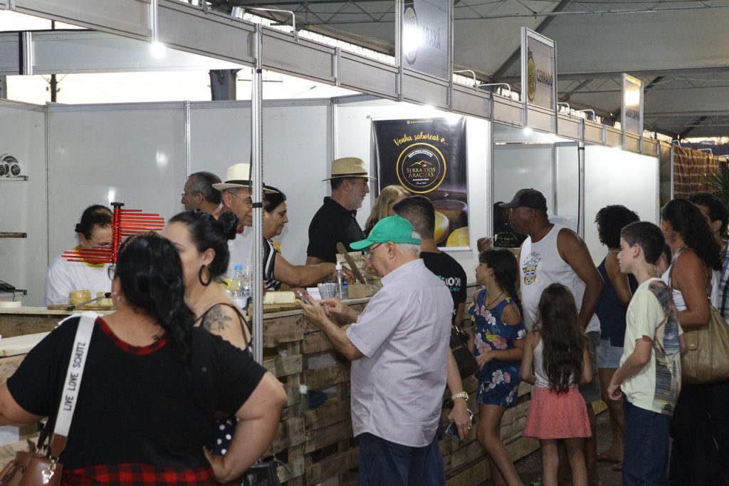 Minas a Queijo e Viola tem início com a valorização de produtores locais 2