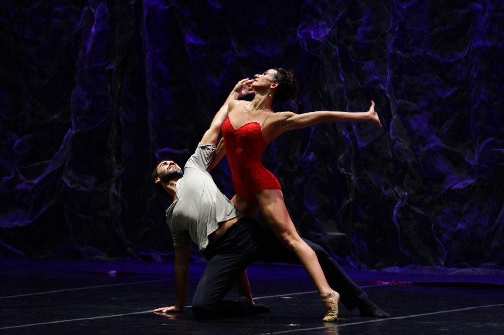 Público lota o Teatro Municipal para abertura do 27º Festival de Dança do Triângulo 3