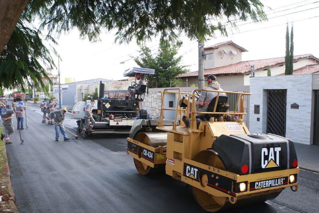 Prefeitura executa serviço de recapeamento em duas vias hoje (14) 1