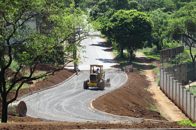 Obra das ruas das Papoulas e dos Jasmins recebe pavimentação 1