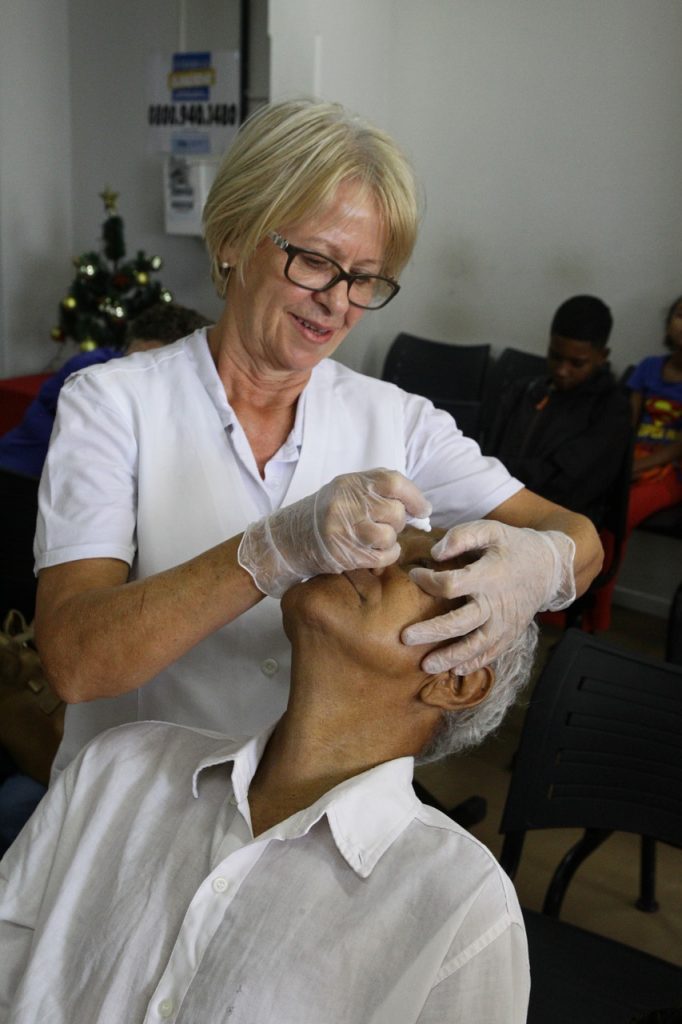 Mutirão oftalmológico atende moradores do Pequis 1