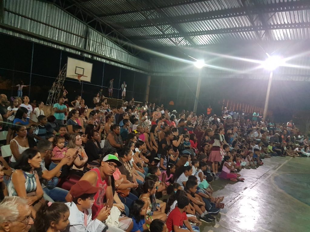 Estudantes municipais apresentam espetáculo circense 1