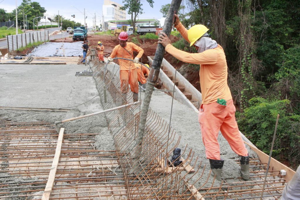 Ponte Cícero Naves de Ávila recebe concretagem do tabuleiro principal 1