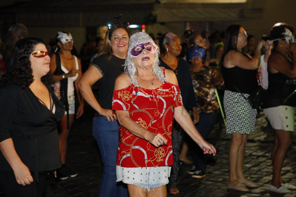 Baile de Máscaras dá início às festividades do carnaval de Uberlândia 1