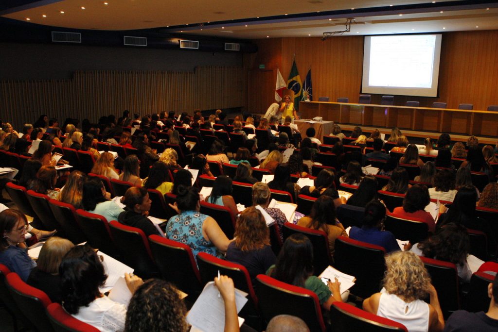 Reunião com diretores escolares acerta detalhes para volta às aulas 1
