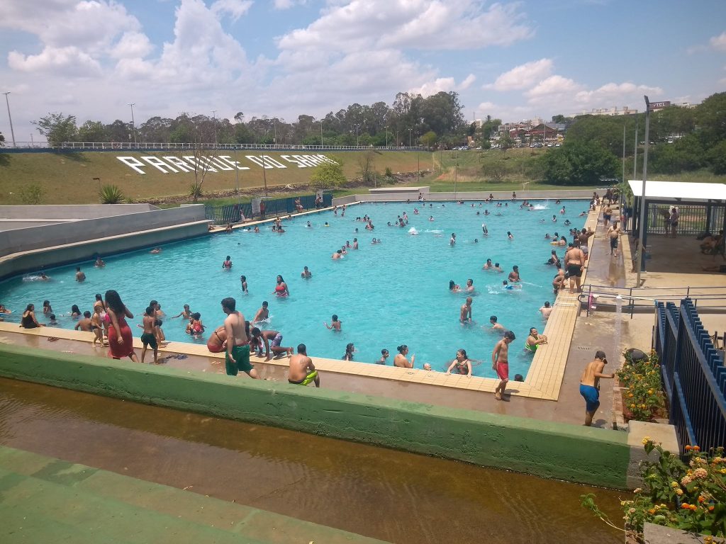 Piscina, pedalinhos e trenzinho são atrativos do Parque do Sabiá 2