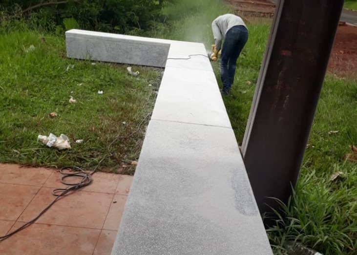 Continua a revitalização dos bancos no Parque Linear Uberabinha 1