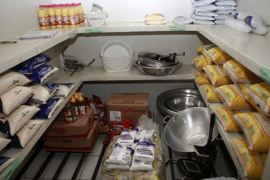 Escolas municipais são abastecidas com itens básicos da Merenda Escolar 1