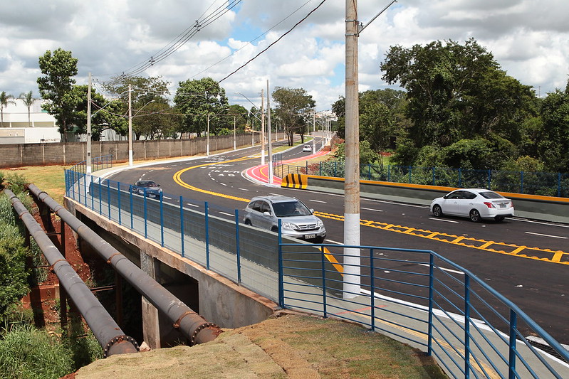 É inaugurada a ponte da rua da Carioca 1