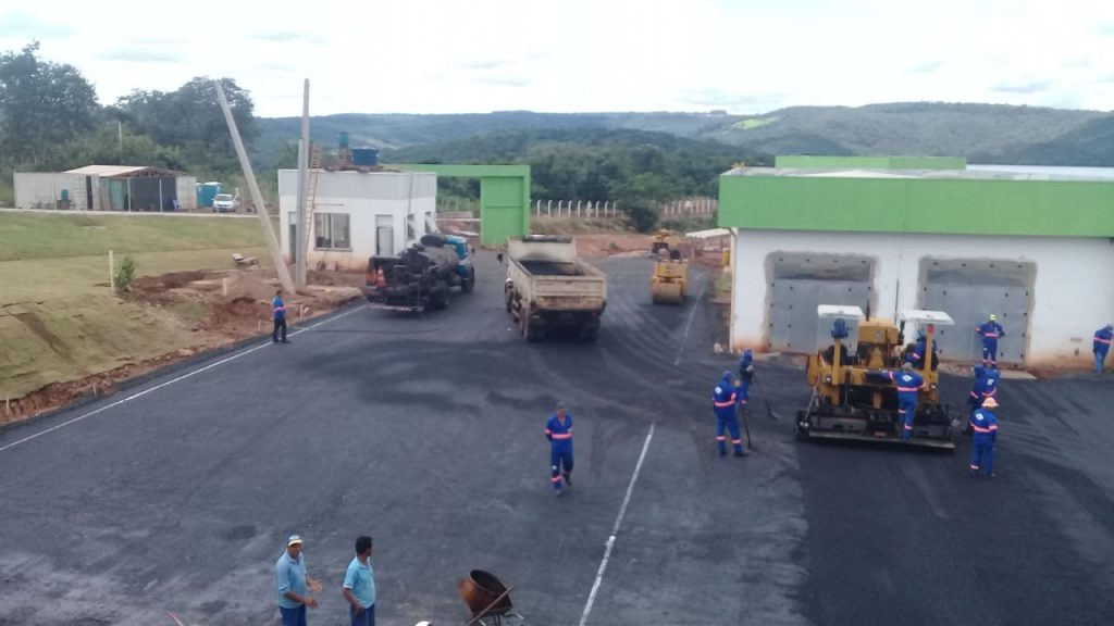 Captação de Água Capim Branco começa a receber massa asfáltica 1