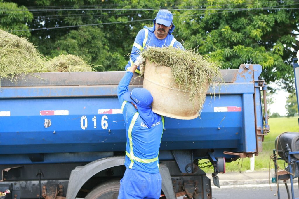 Prefeitura de Uberlândia intensifica a roçagem em todas as regiões da cidade 1