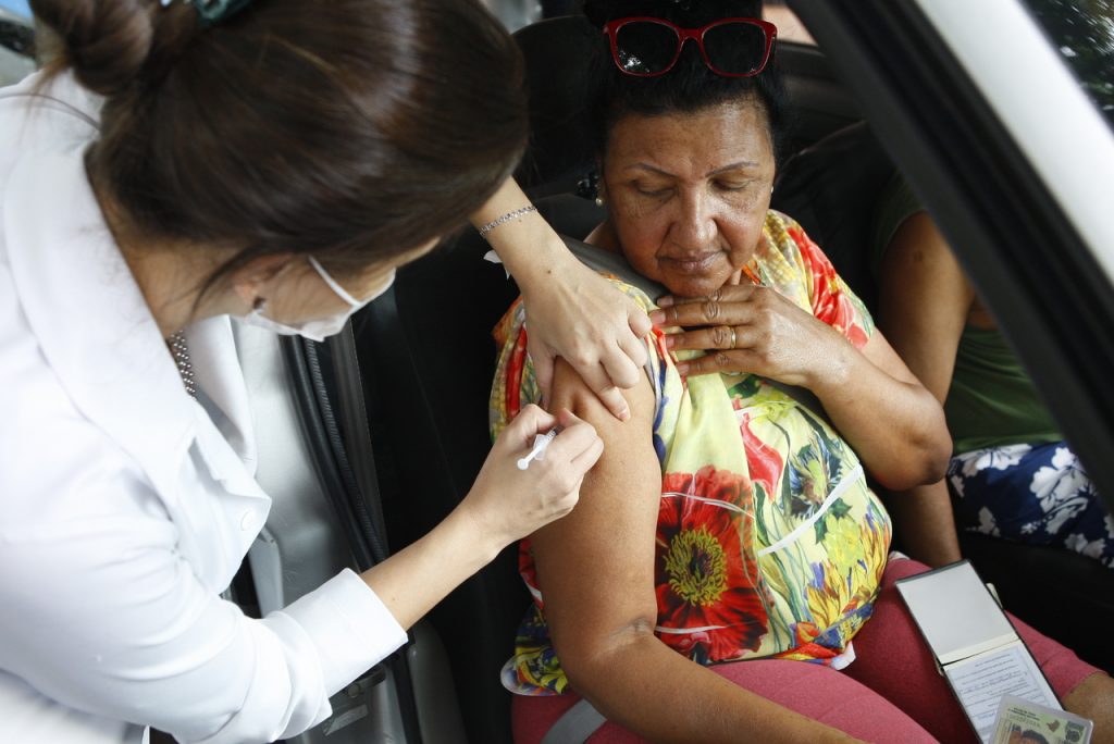 Prefeitura retoma imunização da gripe e realiza agendamento pelo “Alô, Saúde” 2