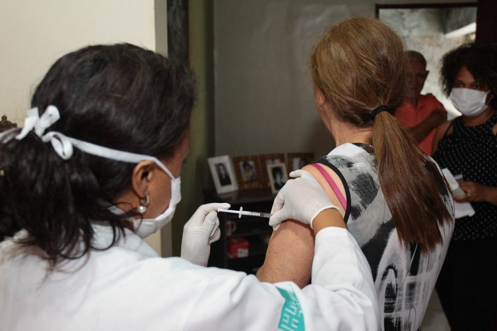 Prefeitura retoma imunização da gripe e realiza agendamento pelo “Alô, Saúde” 1