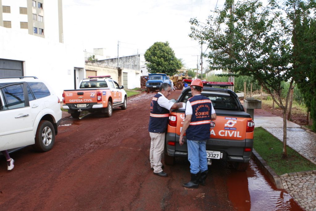 Prefeitura mobiliza equipes para minimizar impactos da chuva de hoje (7) 2