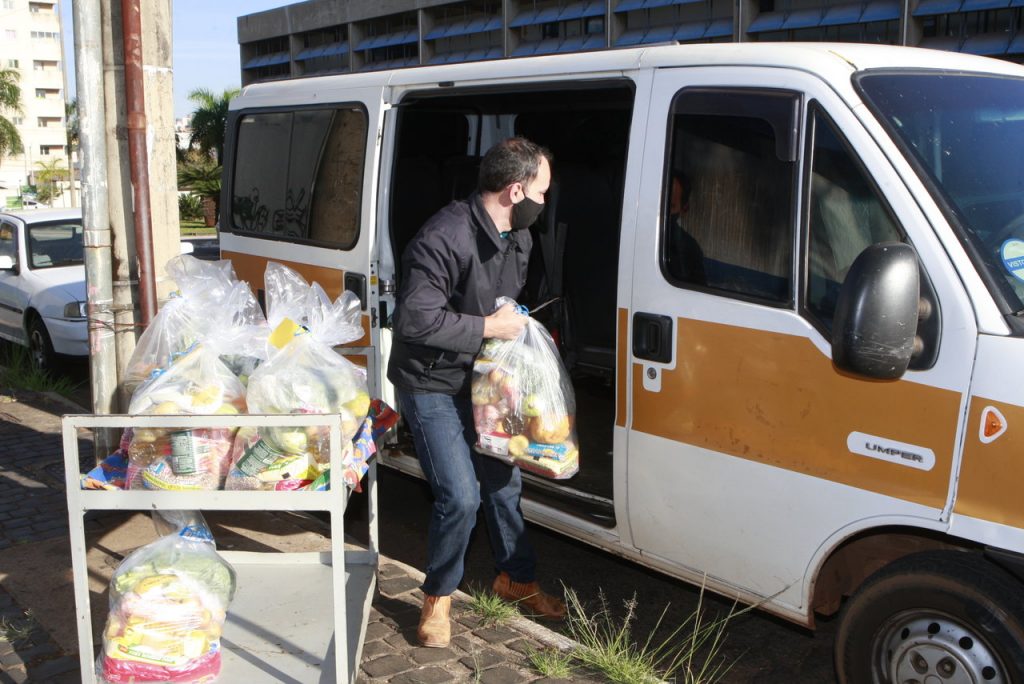 Estudantes do Ensino Infantil Municipal recebem kit alimentação 1