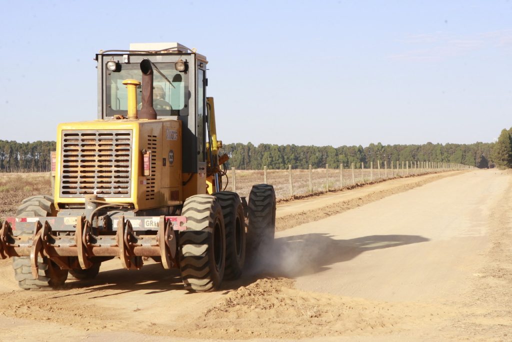 Prefeitura intensifica manutenção de estradas vicinais durante a estiagem 1