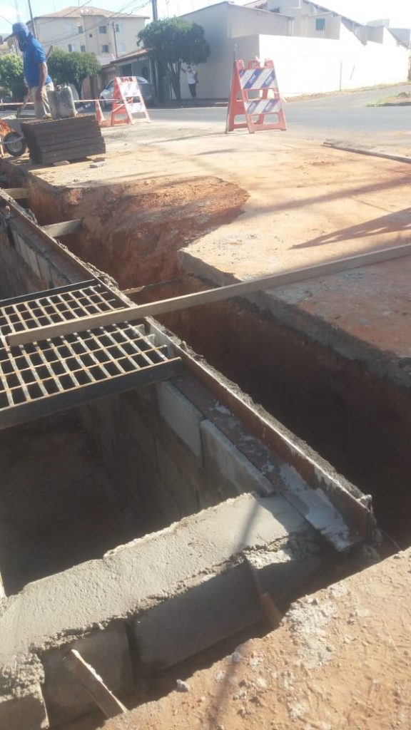 Obra de drenagem pluvial no Umuarama entra na fase final 2