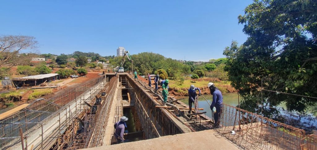 Construção da ponte na avenida dos Mognos ultrapassa 60% de conclusão 2
