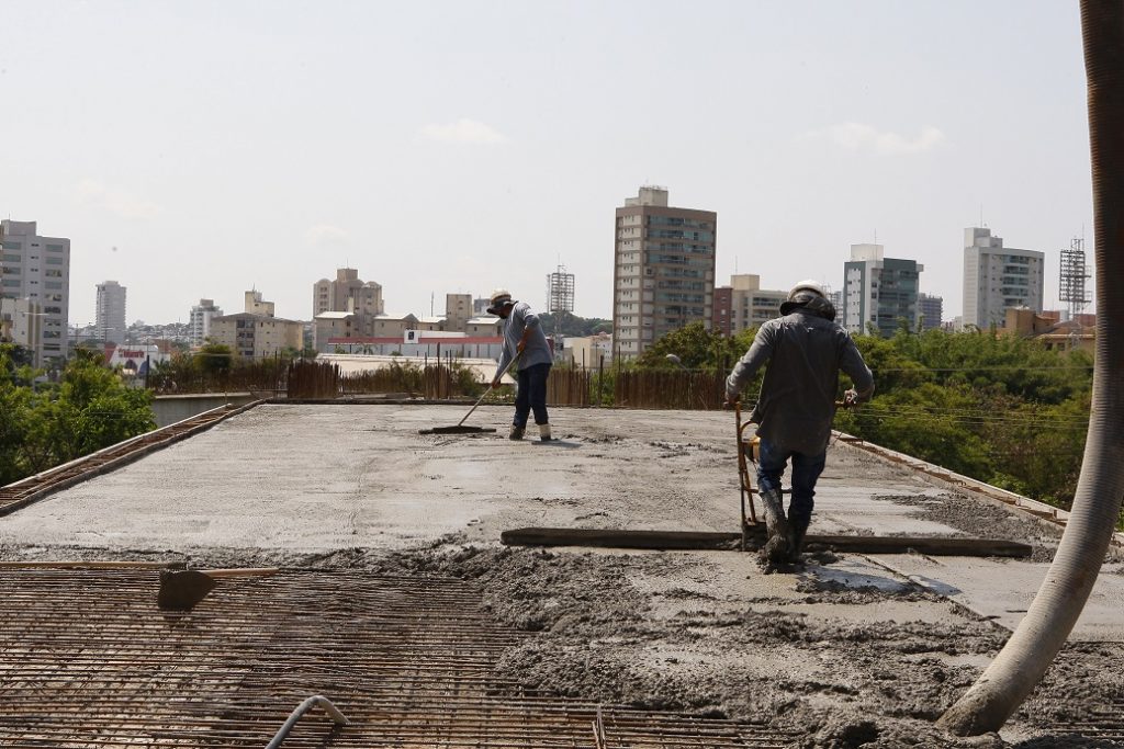 Construção do elevado sobre o Rio Uberabinha passa por importantes etapas nesta semana 1