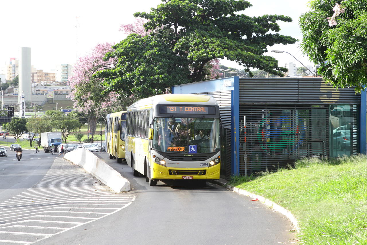 Usuários de ônibus terão mais veículos à disposição nos dias de