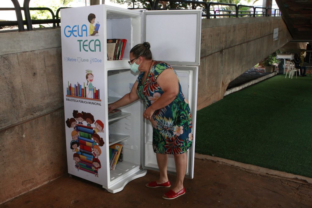 ‘Gelateca’ leva obras literárias e incentiva leitura para áreas públicas 1