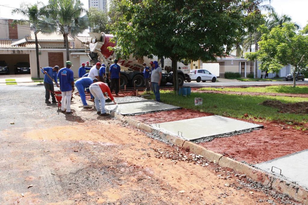 Parceria entre Prefeitura e moradores viabiliza melhorias em praça 1