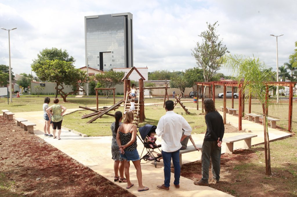 Prefeitura entrega praça com melhorias feitas em parceria com a população 1