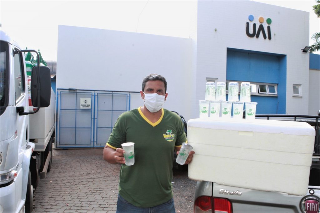 Prefeitura recebe doação de 300 litros de água de coco para pacientes com Covid-19 1