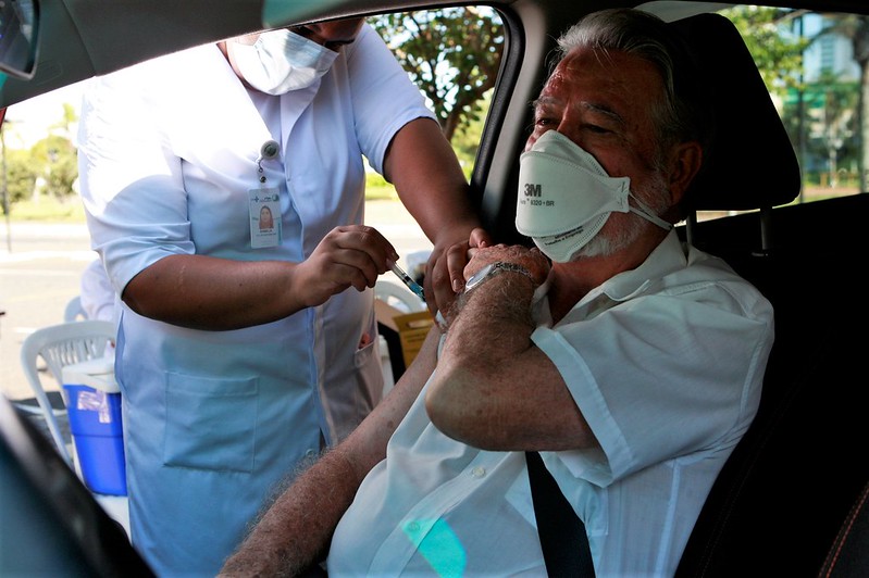 Vacinação em idosos de 73 anos teve continuidade neste domingo (28) 1