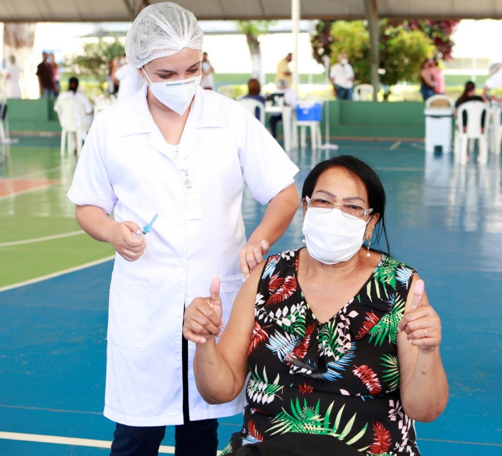 Mais de 5,6 mil doses foram aplicadas nesta sexta-feira (9) 1