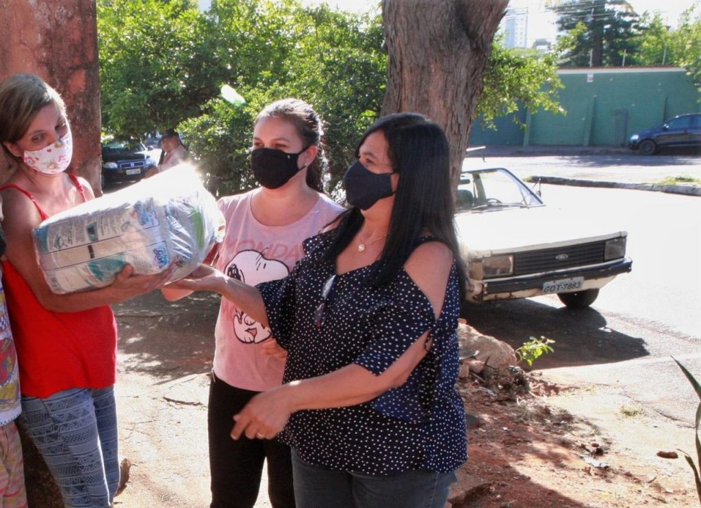 Prefeitura entrega cerca de 200 kits de alimentação social por dia 1