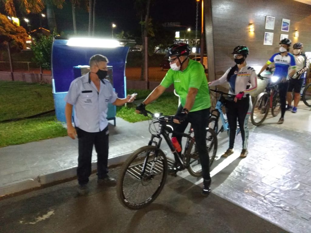 Ciclismo noturno tem adesão cada vez maior no Parque do Sabiá 1