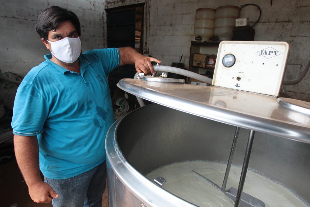 Prefeitura amplia apoio a pequenos produtores de leite 3