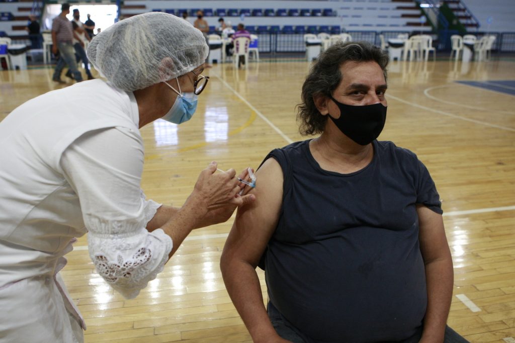 Mais de 4,6 mil idosos e pessoas com comorbidades são vacinadas na quarta (19) 1