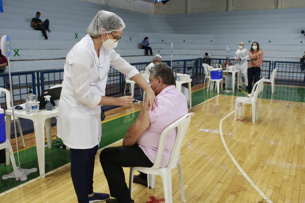 Mais de 2,6 mil pessoas foram vacinadas contra covid-19 nesta terça-feira (11) 1